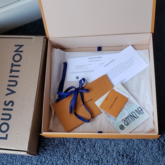 Louis Vuitton Gift Box & LV Ribbon w/ LV Gift tag - Picture 6 of 7